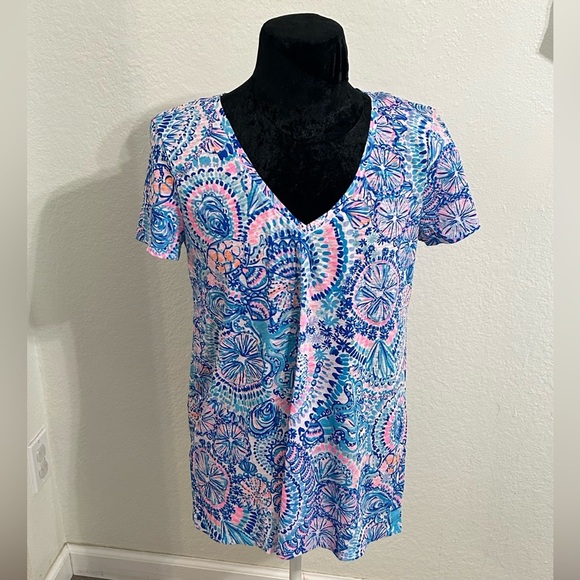 Lilly Pulitzer Tops - Lilly Pulitzer Etta V-Neck Tee